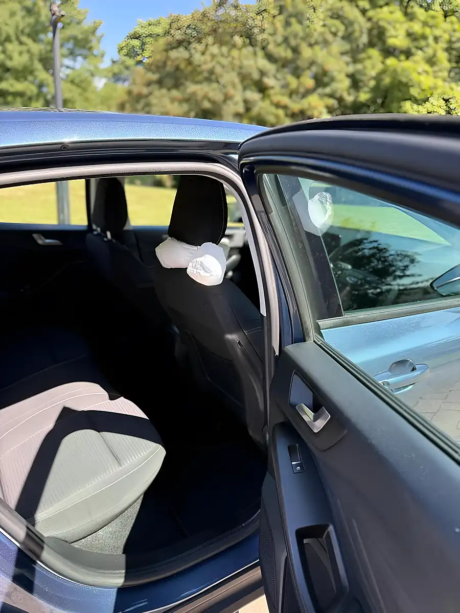 Used 2018 Ford Focus Titanium Blue - Interior and Exterior details 14