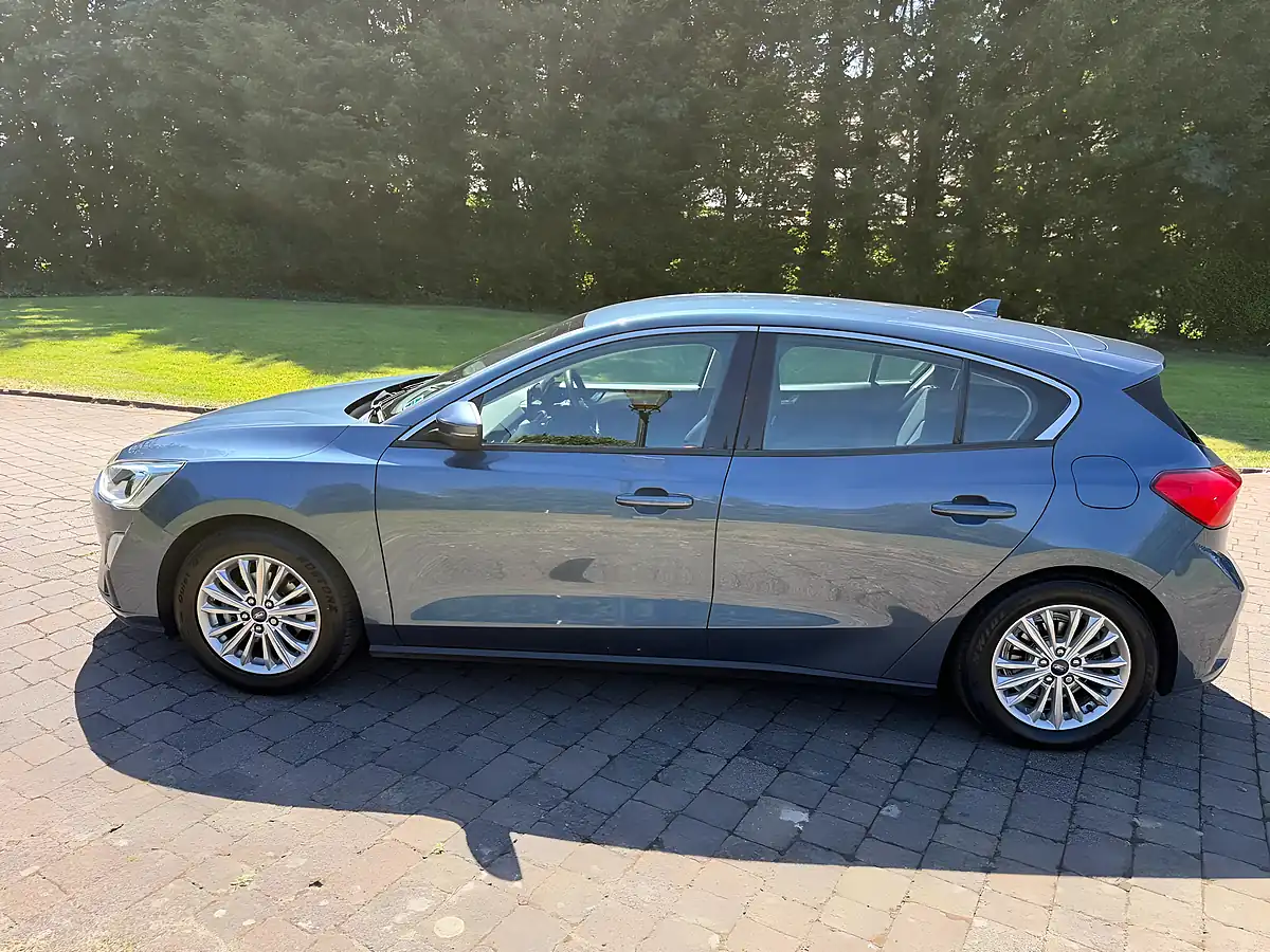 Used 2018 Ford Focus Titanium Blue - Interior and Exterior details 8