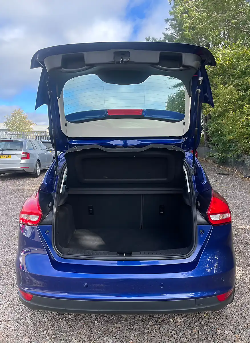 Used 2018 Ford Focus Titanium Deep Impact Blue - Interior and Exterior details 10