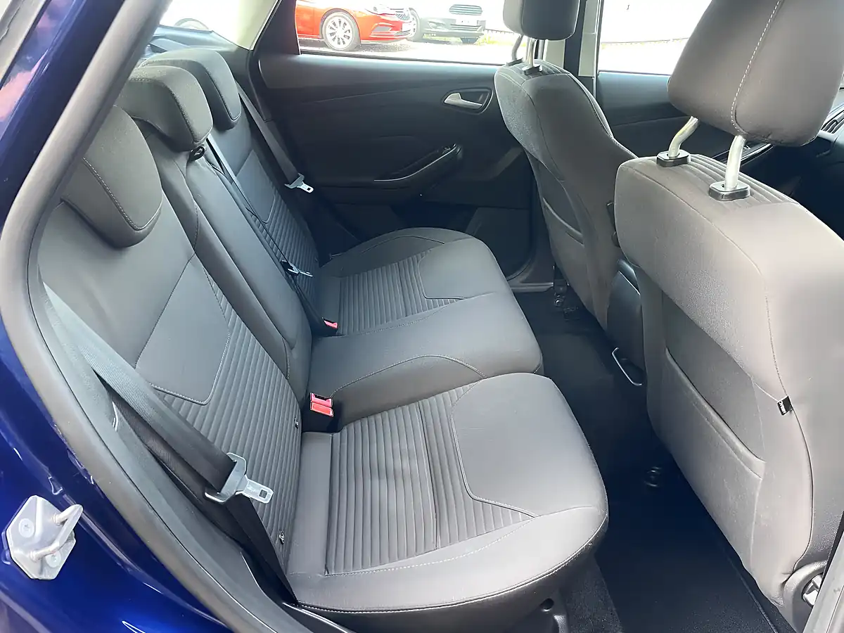 Used 2018 Ford Focus Titanium Deep Impact Blue - Interior and Exterior details 11