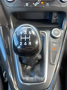 Used 2018 Ford Focus Titanium Deep Impact Blue - Interior and Exterior details 15