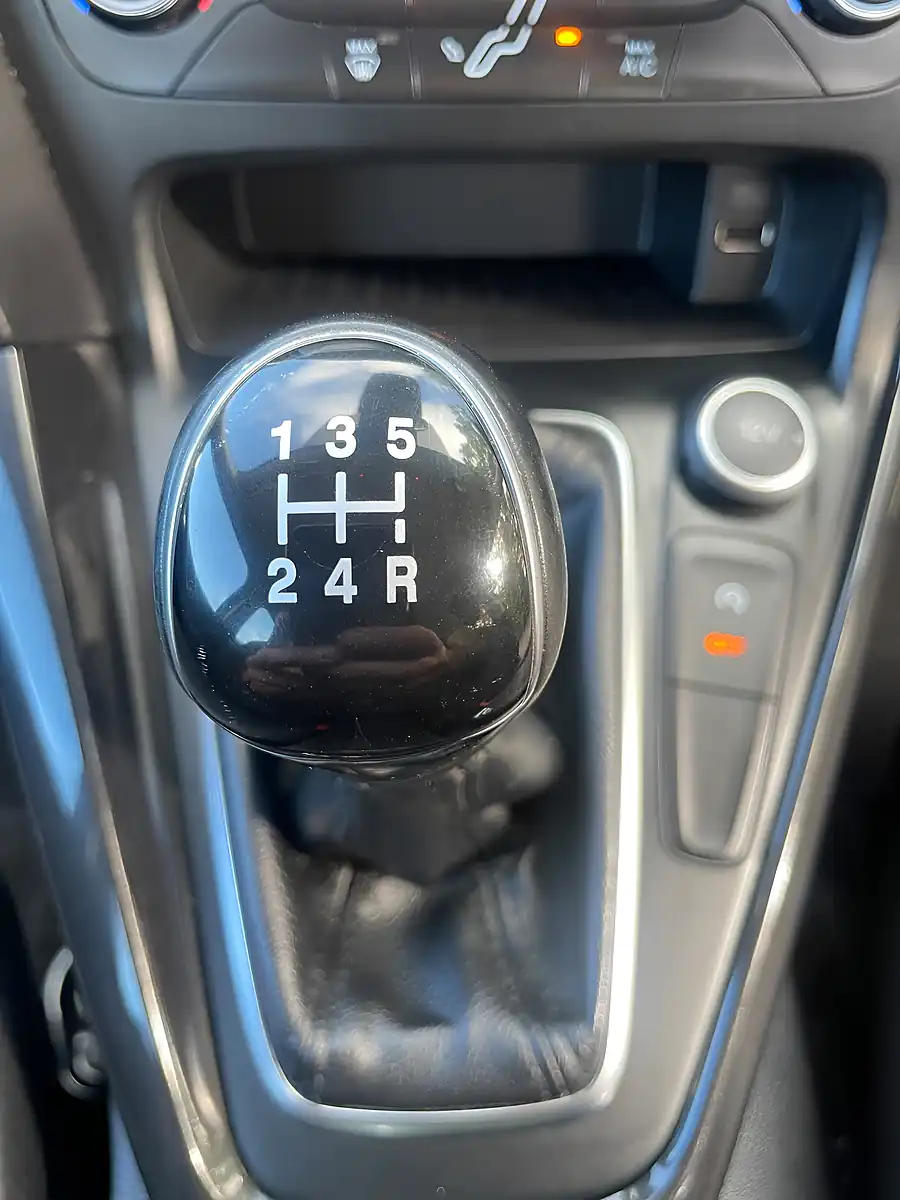Used 2018 Ford Focus Titanium Deep Impact Blue - Interior and Exterior details 15