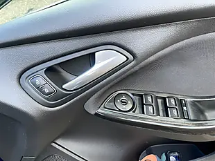 Used 2018 Ford Focus Titanium Deep Impact Blue - Interior and Exterior details 16