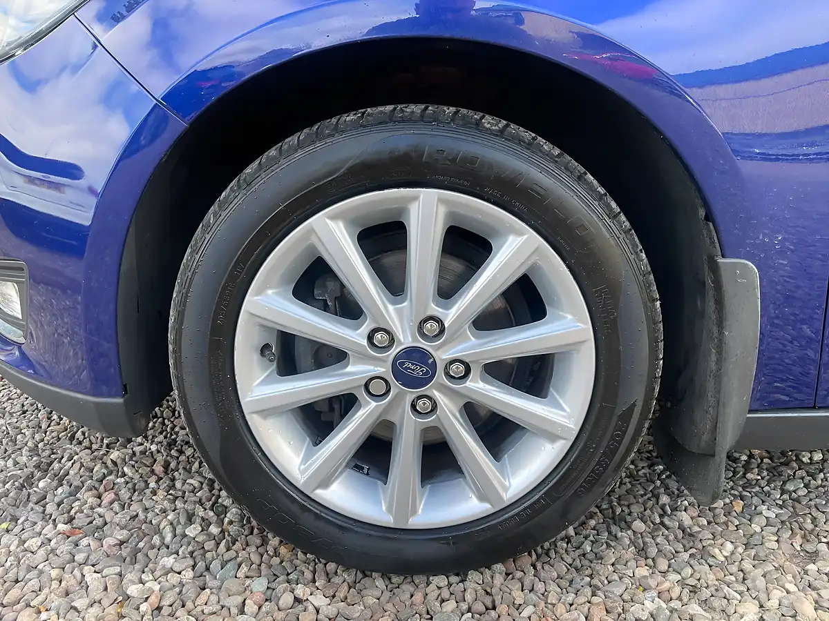 Used 2018 Ford Focus Titanium Deep Impact Blue - Interior and Exterior details 17