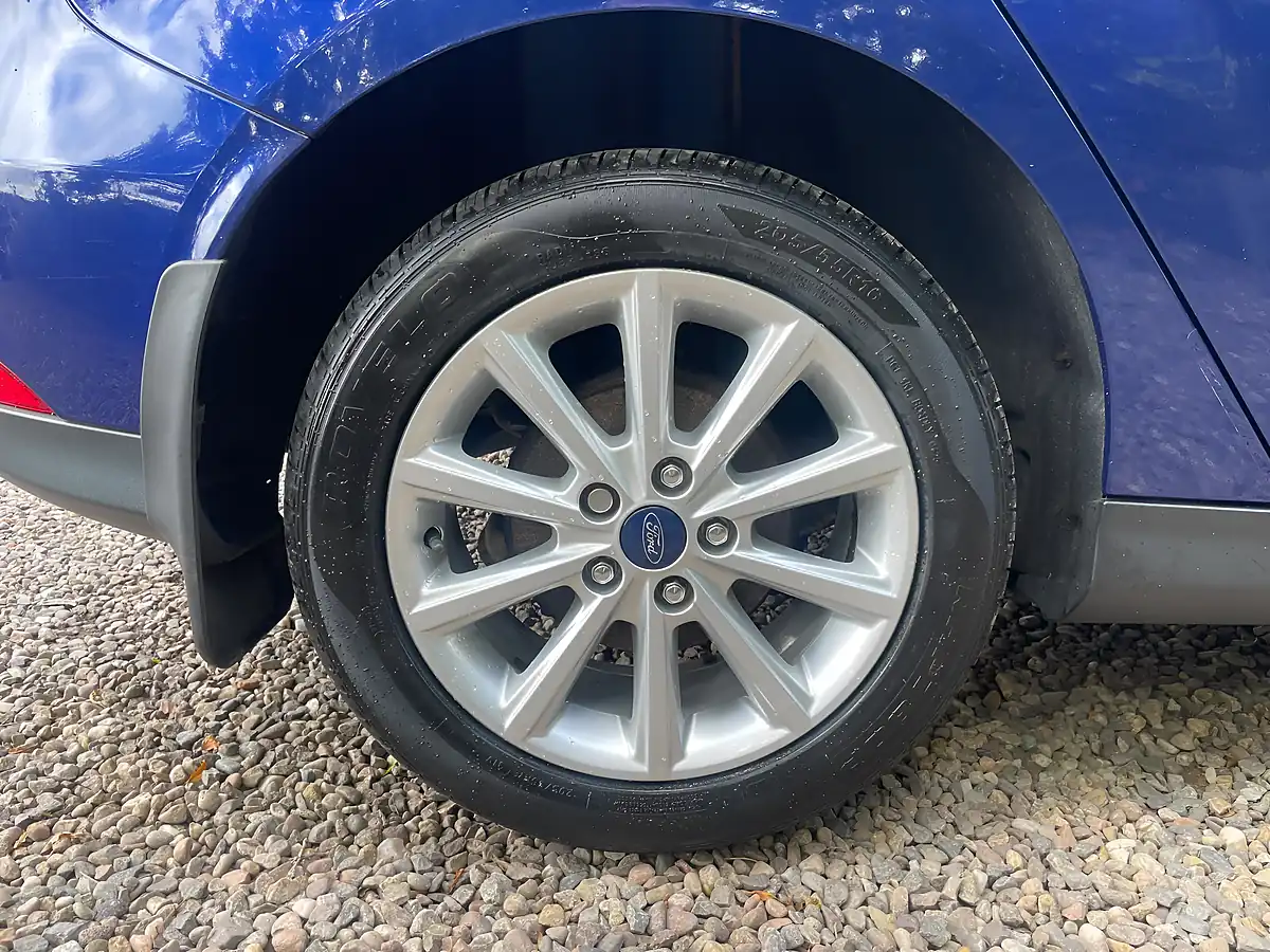 Used 2018 Ford Focus Titanium Deep Impact Blue - Interior and Exterior details 18