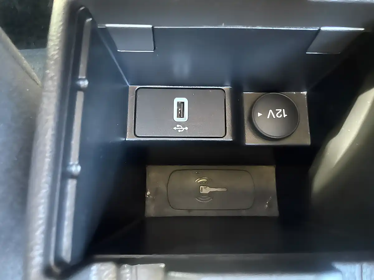 Used 2018 Ford Focus Titanium Deep Impact Blue - Interior and Exterior details 19