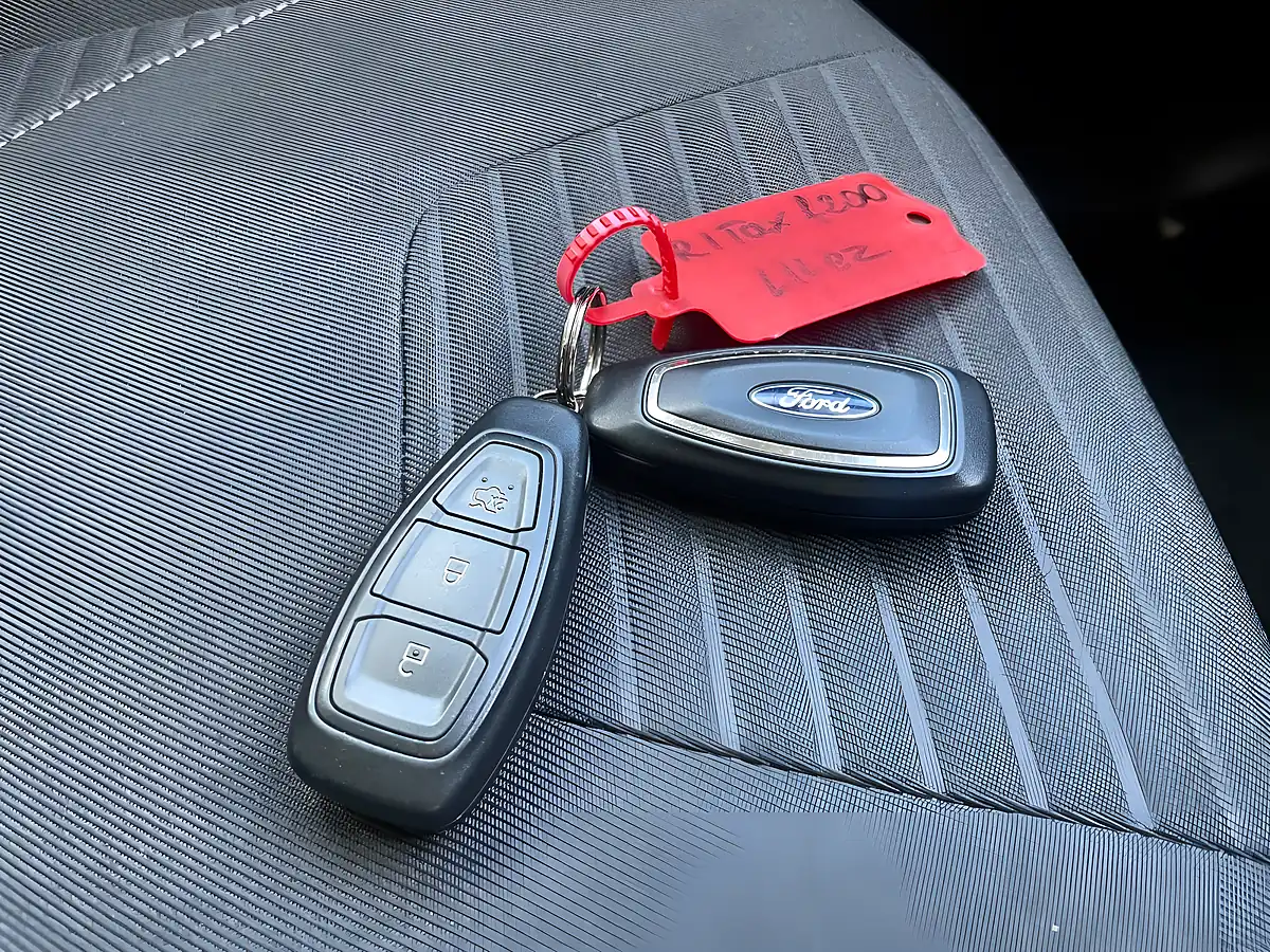 Used 2018 Ford Focus Titanium Deep Impact Blue - Interior and Exterior details 20