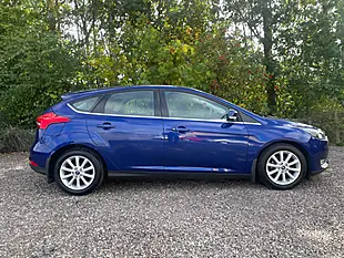 Used 2018 Ford Focus Titanium Deep Impact Blue - Interior and Exterior details 7