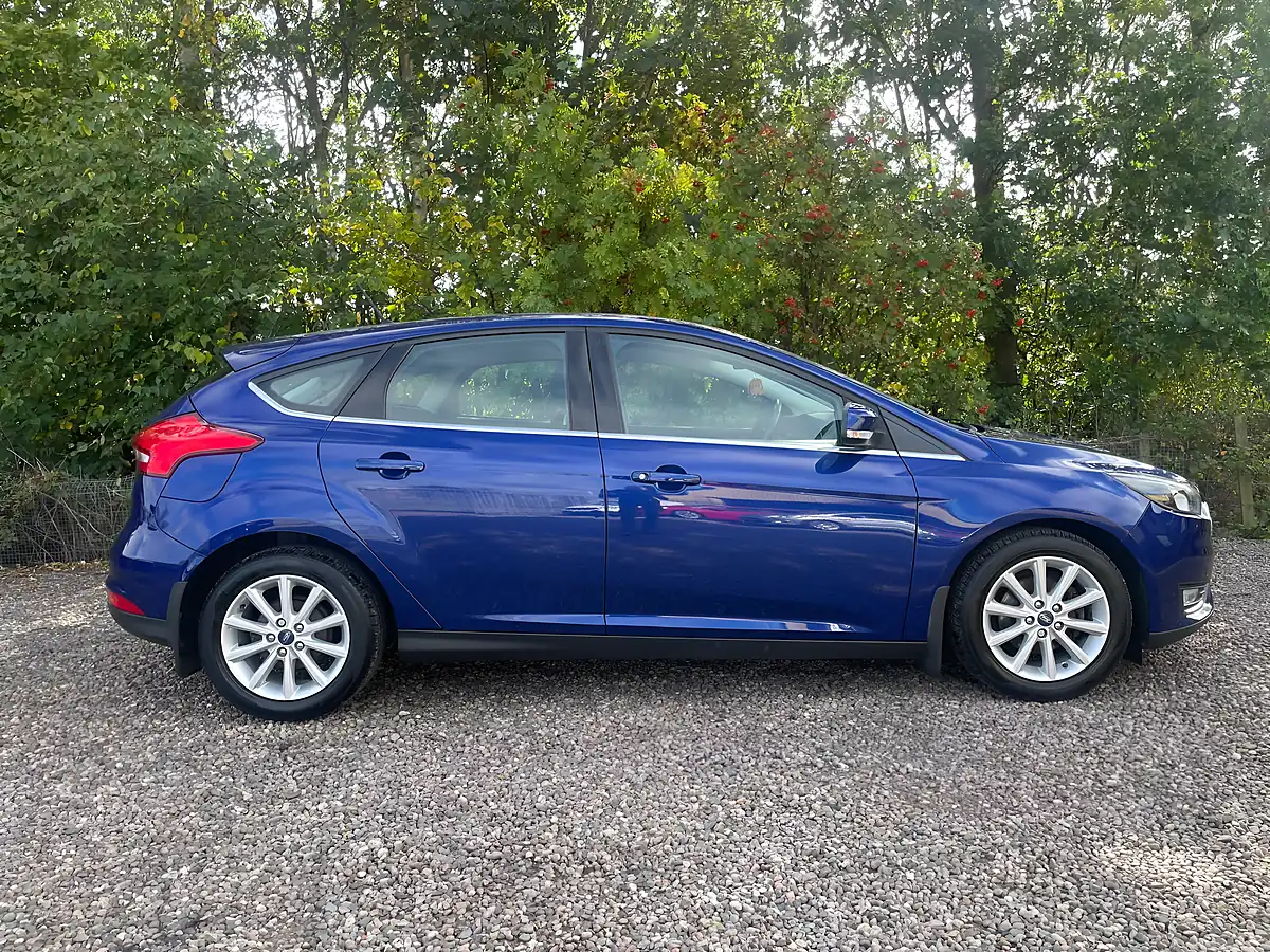 Used 2018 Ford Focus Titanium Deep Impact Blue - Interior and Exterior details 7
