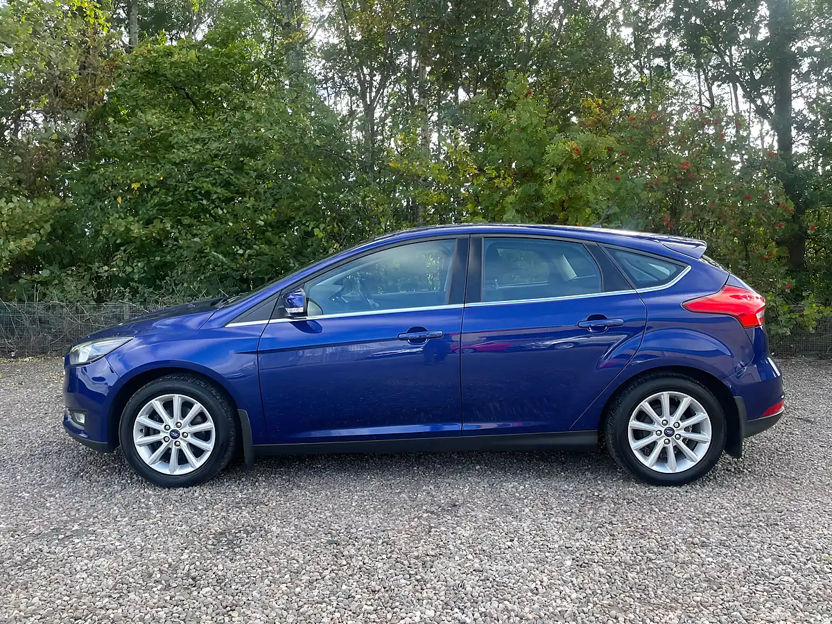 Used 2018 Ford Focus Titanium Deep Impact Blue - Interior and Exterior details 8