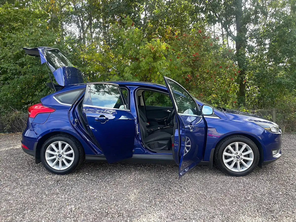 Used 2018 Ford Focus Titanium Deep Impact Blue - Interior and Exterior details 9