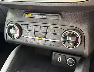 Used 2018 Ford Focus Titanium Diffused Silver - Interior and Exterior details 16