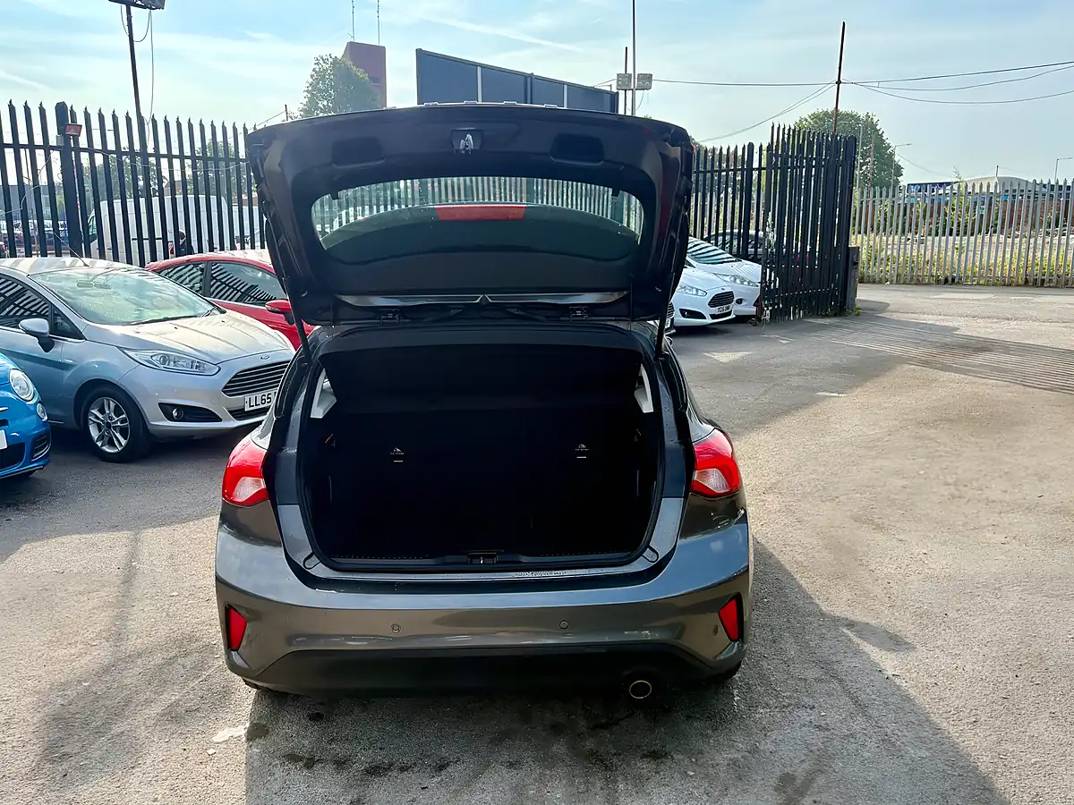 Used 2018 Ford Focus Titanium Magnetic Grey - Interior and Exterior details 16