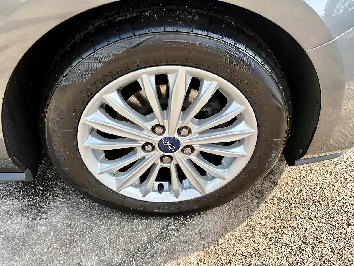 Used 2018 Ford Focus Titanium Magnetic Grey - Interior and Exterior details 17