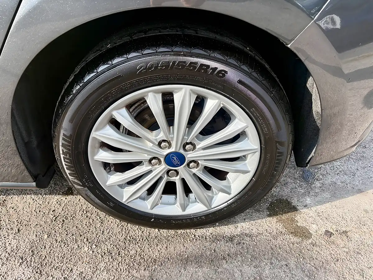 Used 2018 Ford Focus Titanium Magnetic Grey - Interior and Exterior details 18
