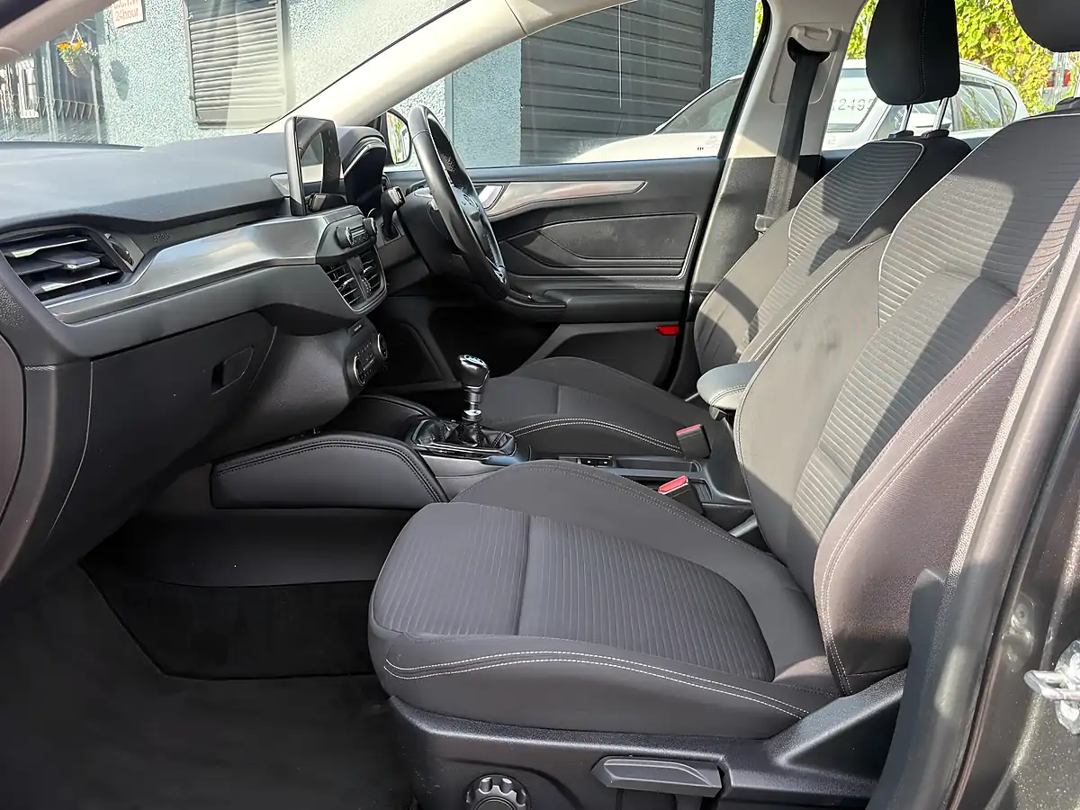 Used 2018 Ford Focus Titanium Magnetic Grey - Interior and Exterior details 8