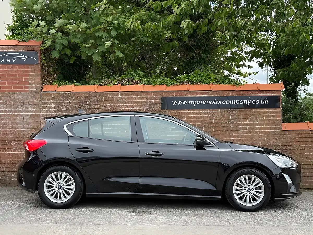 Used 2018 Ford Focus Titanium Shadow Black - Interior and Exterior details 3