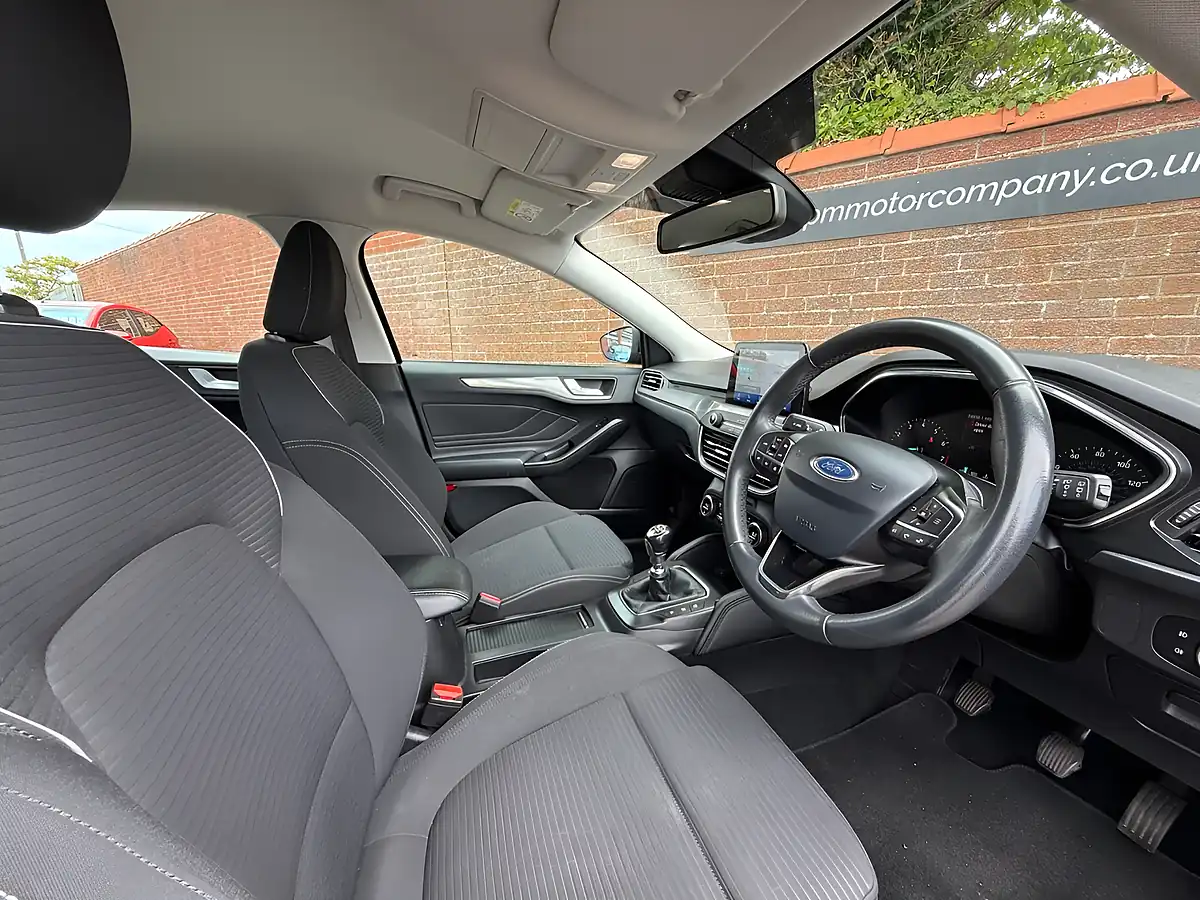 Used 2018 Ford Focus Titanium Shadow Black - Interior and Exterior details 9