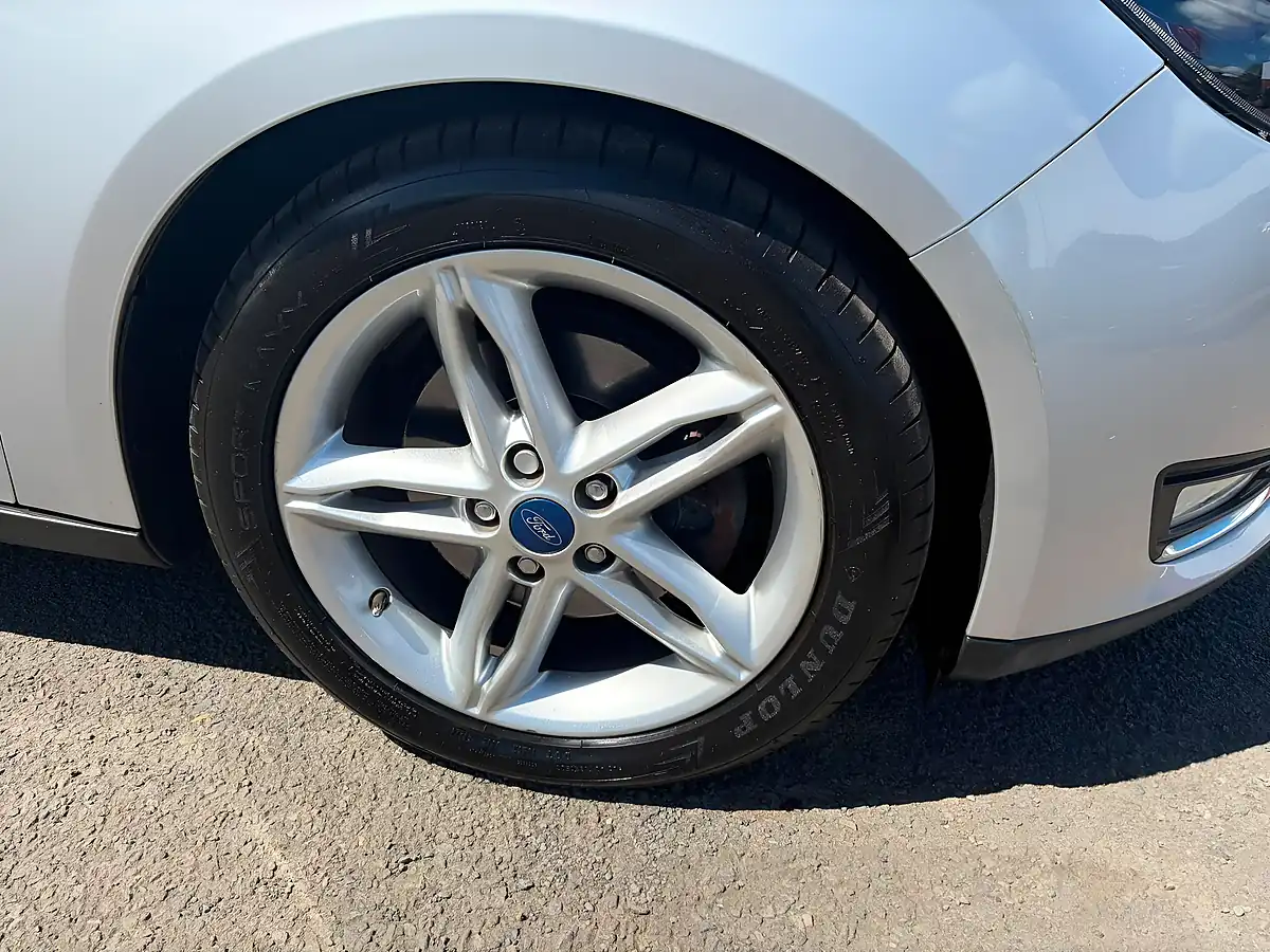 Used 2018 Ford Focus Titanium Silver - Interior and Exterior details 10