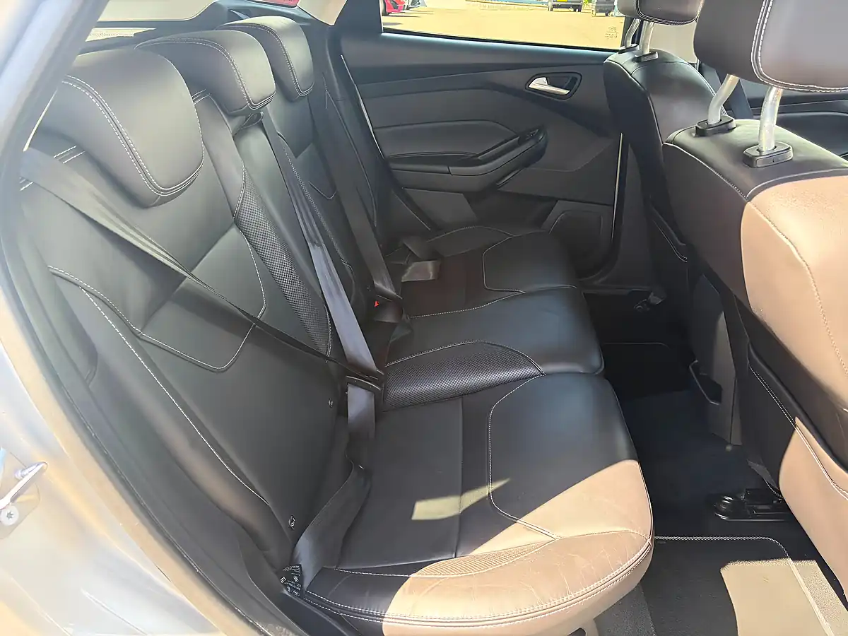 Used 2018 Ford Focus Titanium Silver - Interior and Exterior details 12