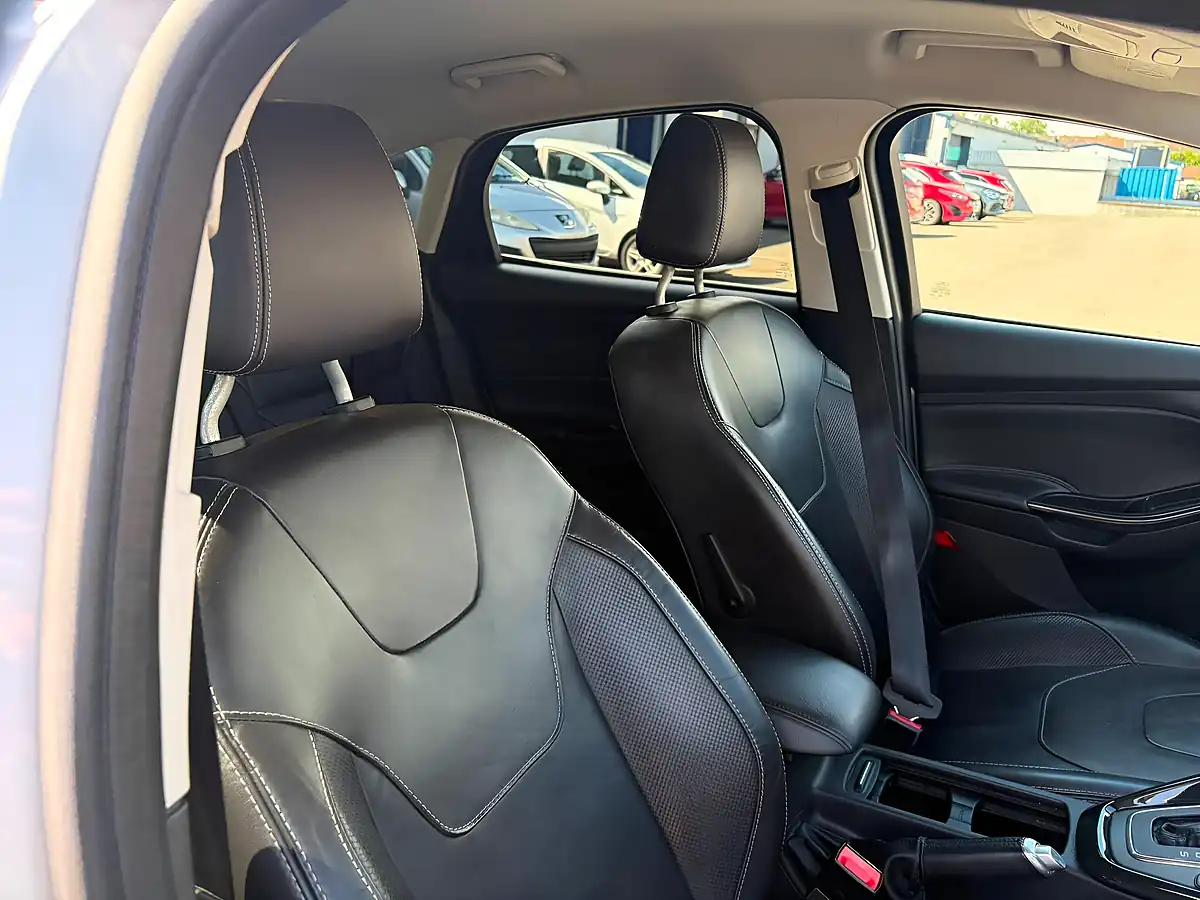 Used 2018 Ford Focus Titanium Silver - Interior and Exterior details 15
