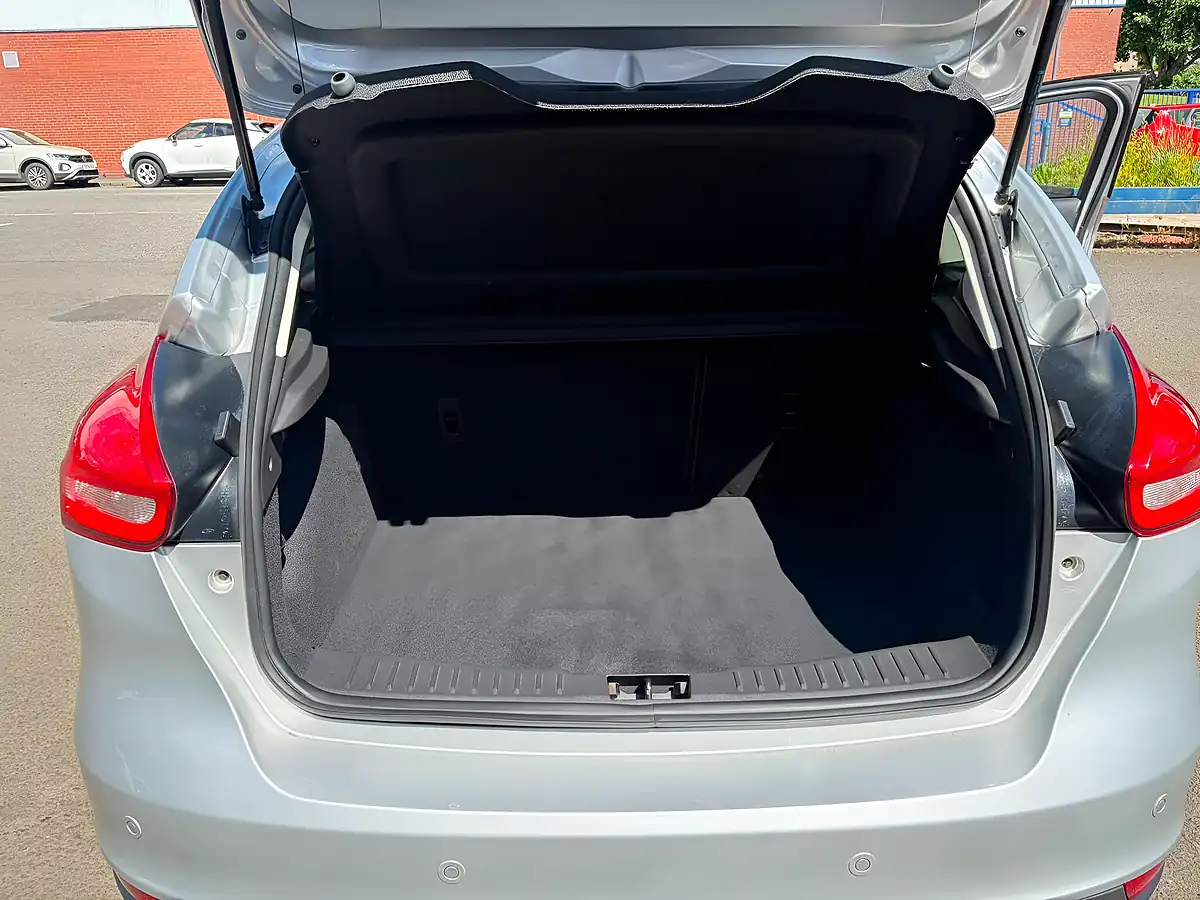 Used 2018 Ford Focus Titanium Silver - Interior and Exterior details 6