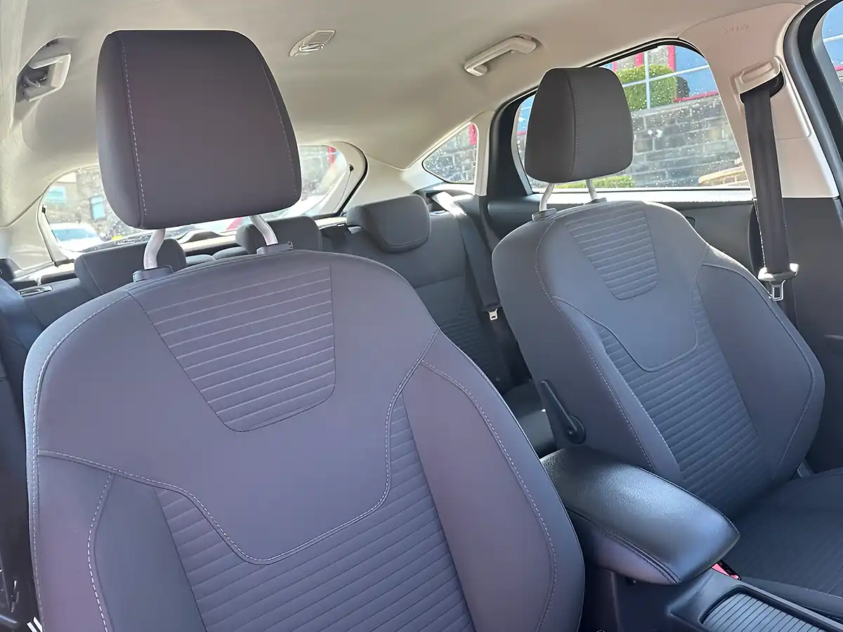 Used 2018 Ford Focus Titanium Silver - Interior and Exterior details 11