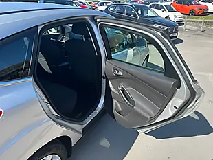 Used 2018 Ford Focus Titanium Silver - Interior and Exterior details 15