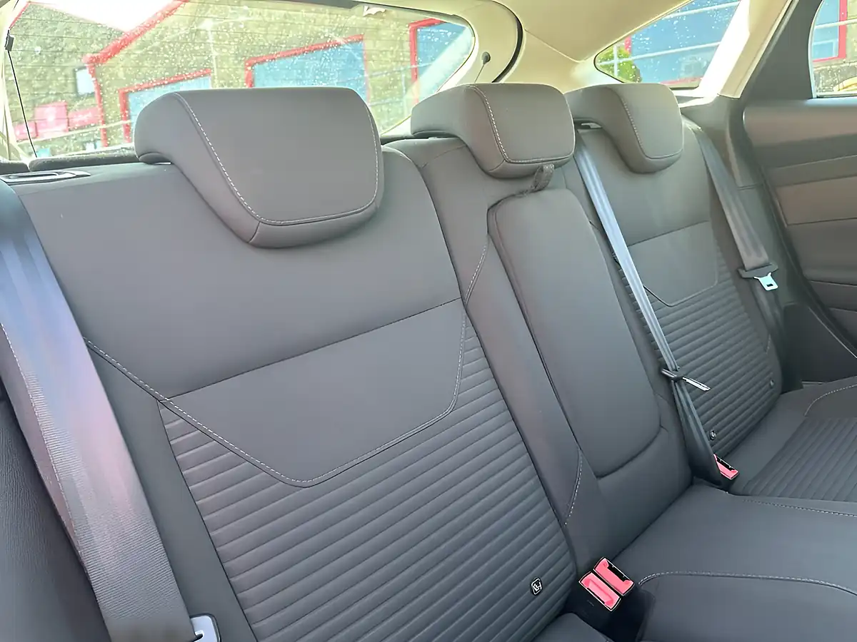Used 2018 Ford Focus Titanium Silver - Interior and Exterior details 16