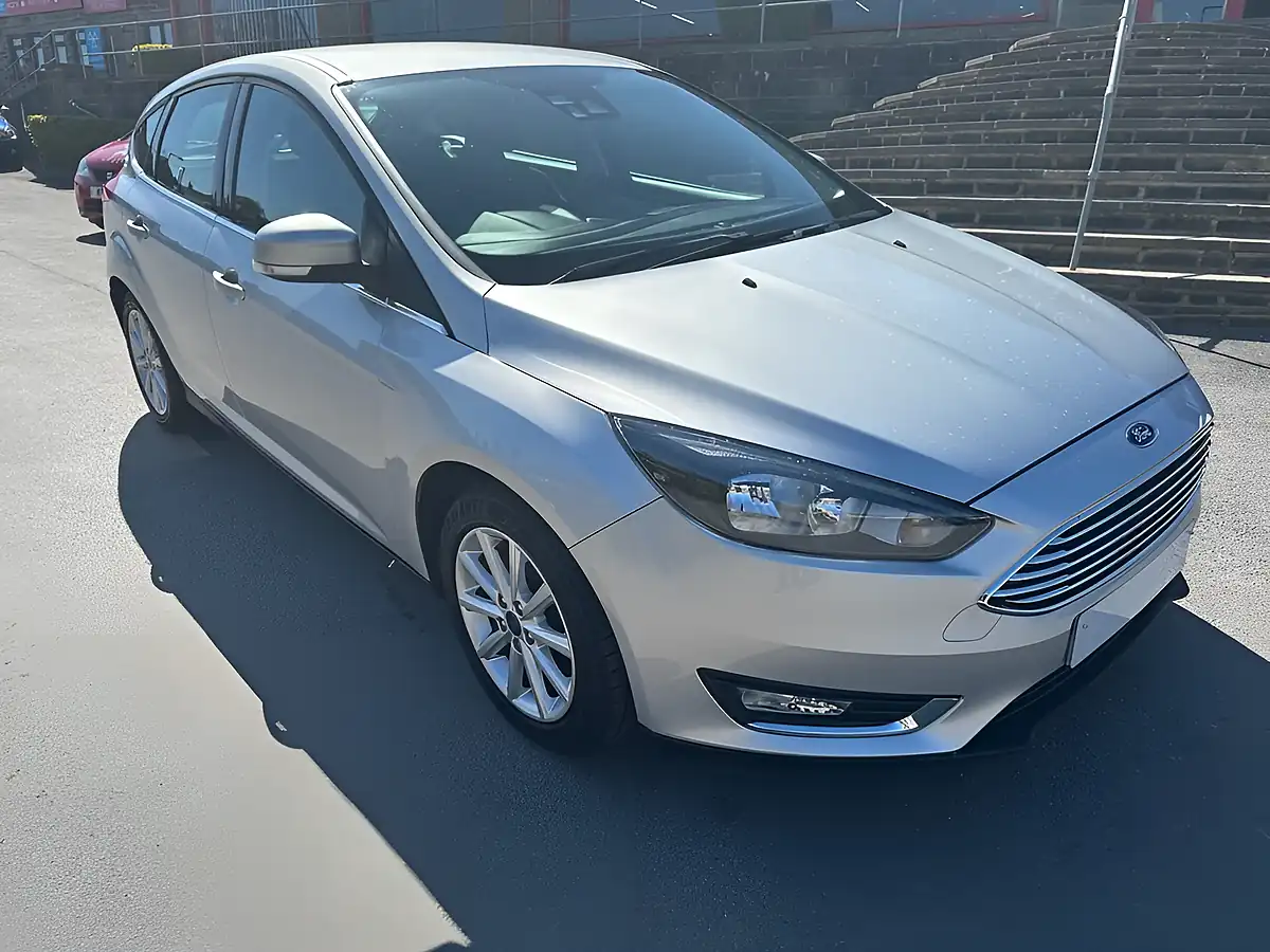 Used 2018 Ford Focus Titanium Silver - Interior and Exterior details 2