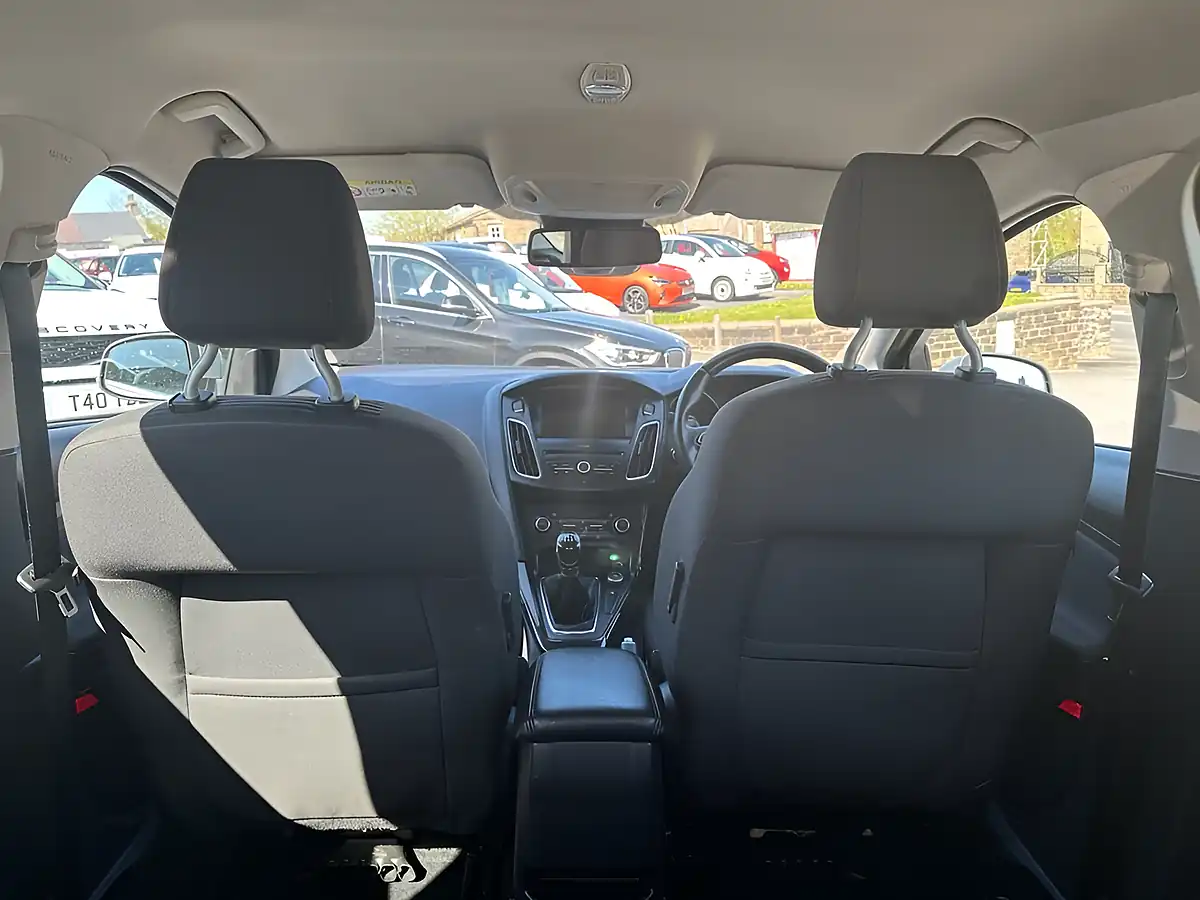 Used 2018 Ford Focus Titanium Silver - Interior and Exterior details 20