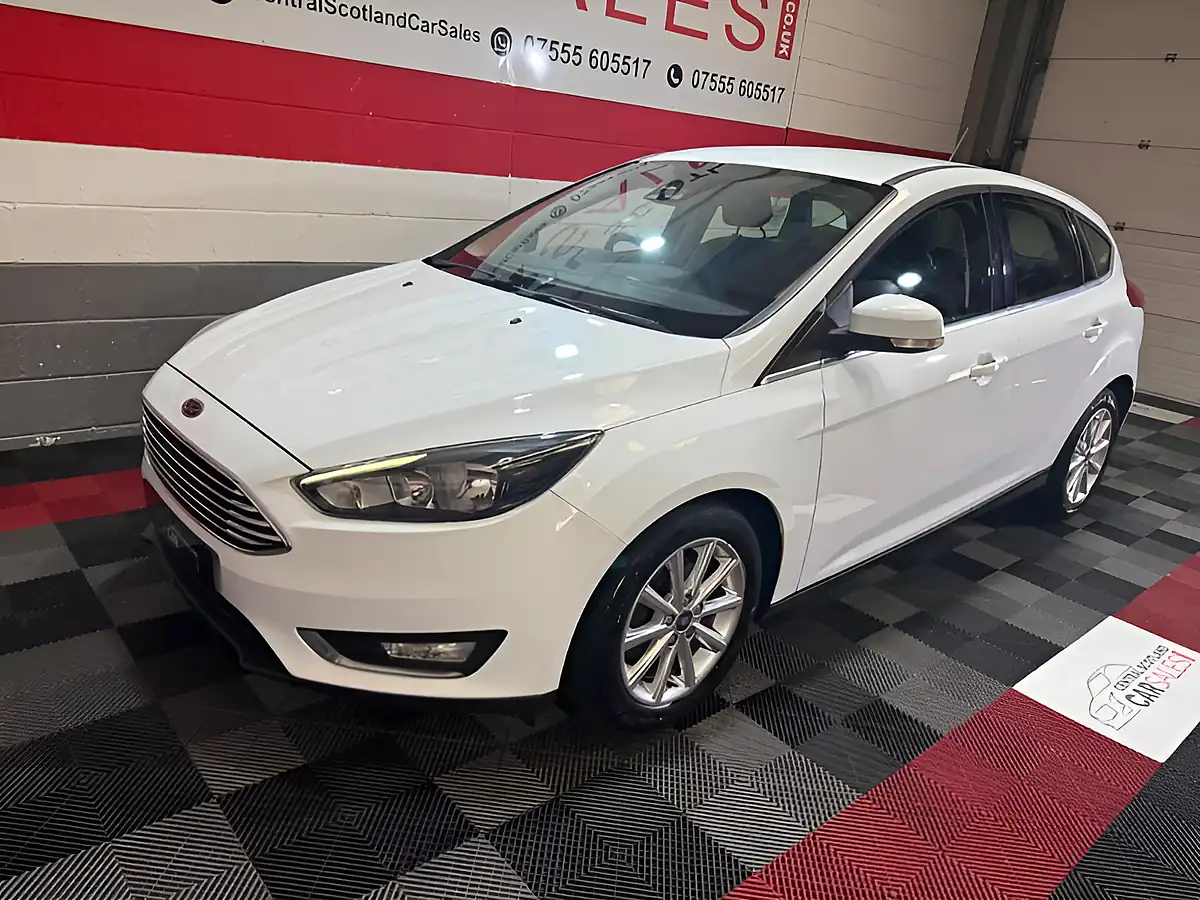 Used 2018 Ford Focus Titanium White - Interior and Exterior details 2