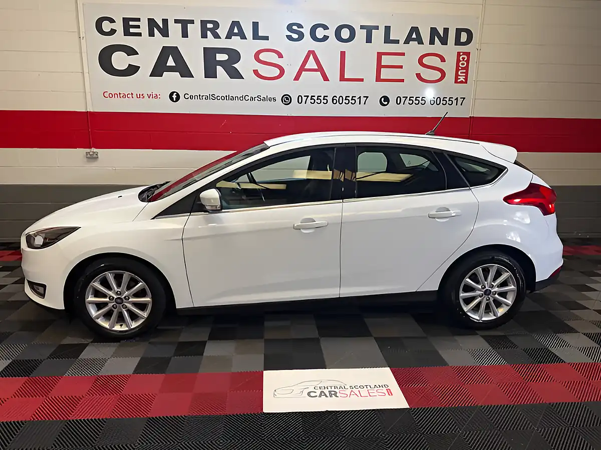Used 2018 Ford Focus Titanium White - Interior and Exterior details 4