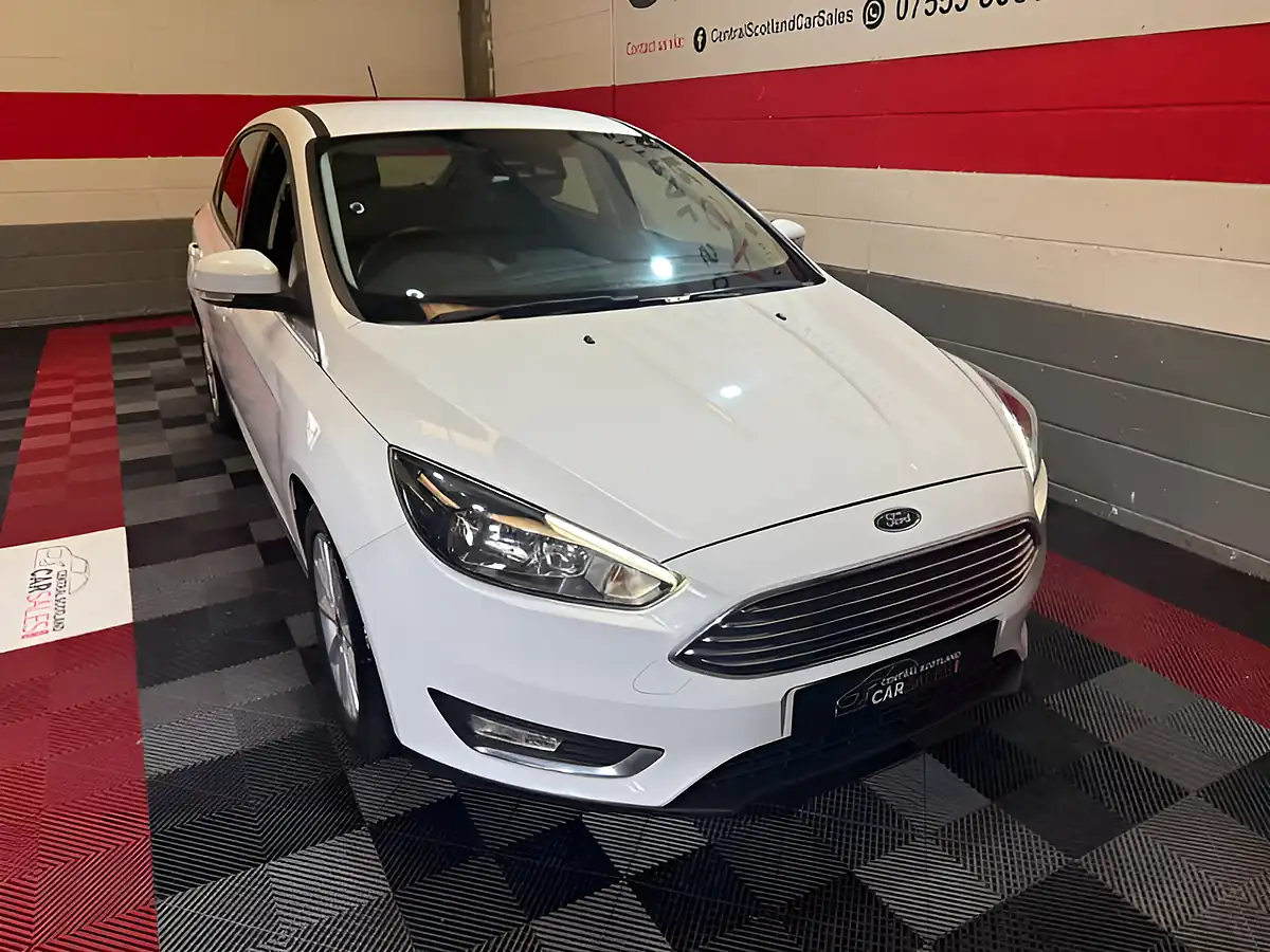Used 2018 Ford Focus Titanium White - Interior and Exterior details 5