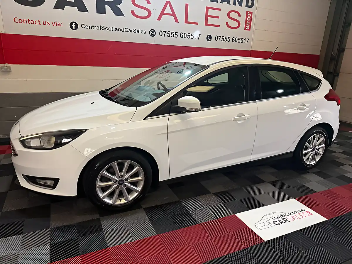 Used 2018 Ford Focus Titanium White - Interior and Exterior details 6