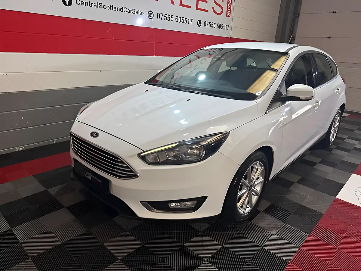 Used 2018 Ford Focus Titanium White - Interior and Exterior details 8