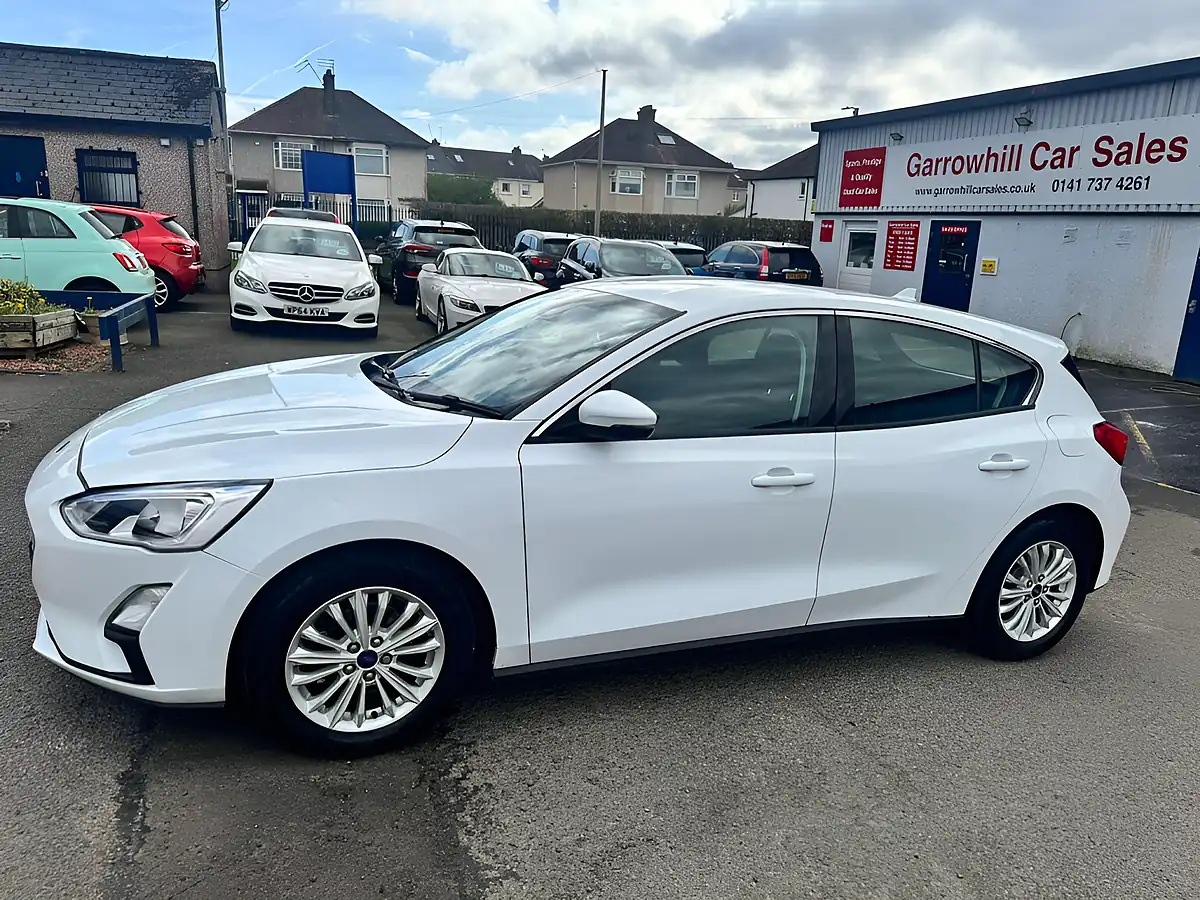 Used 2018 Ford Focus Titanium White - Front View