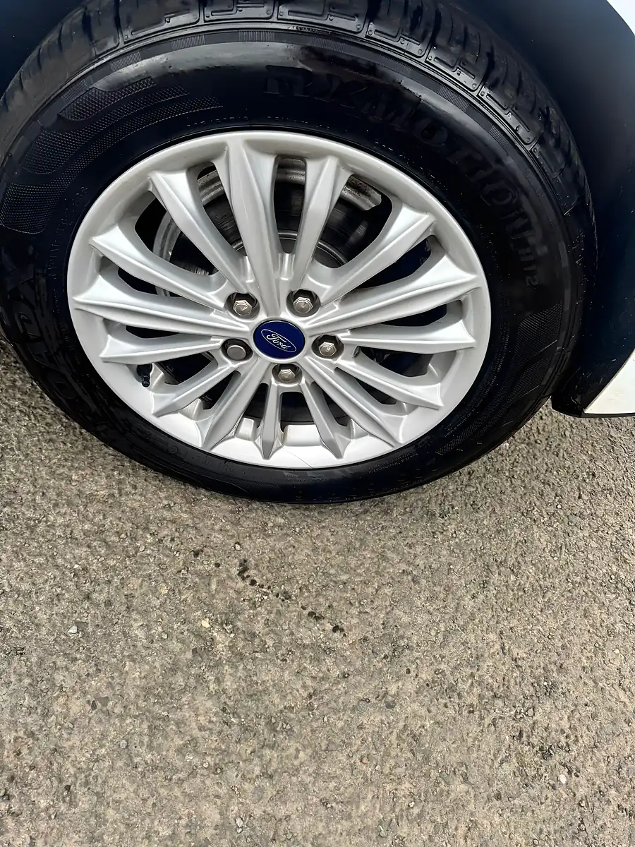 Used 2018 Ford Focus Titanium White - Interior and Exterior details 9