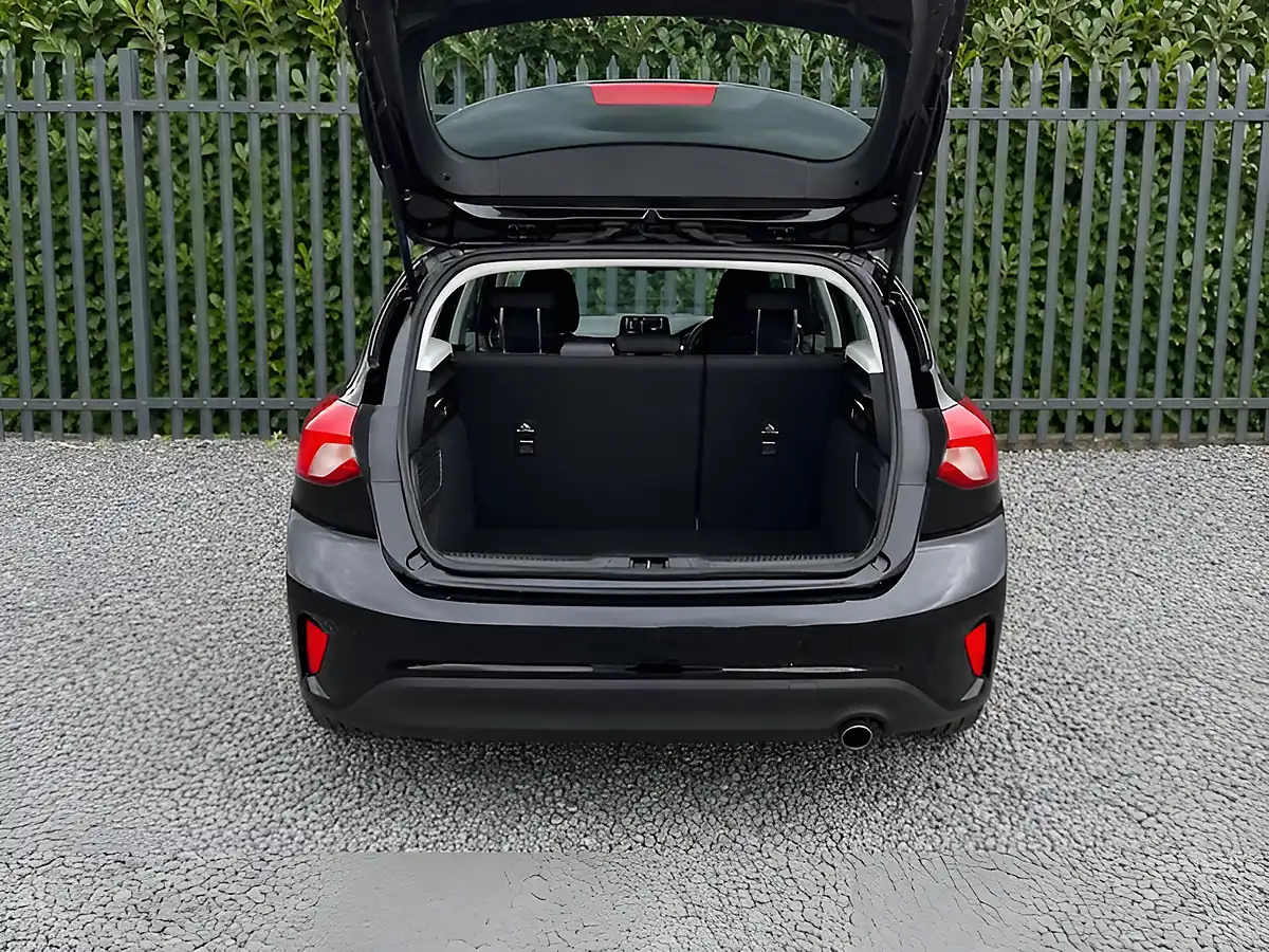 Used 2018 Ford Focus Zetec Black - Interior and Exterior details 15