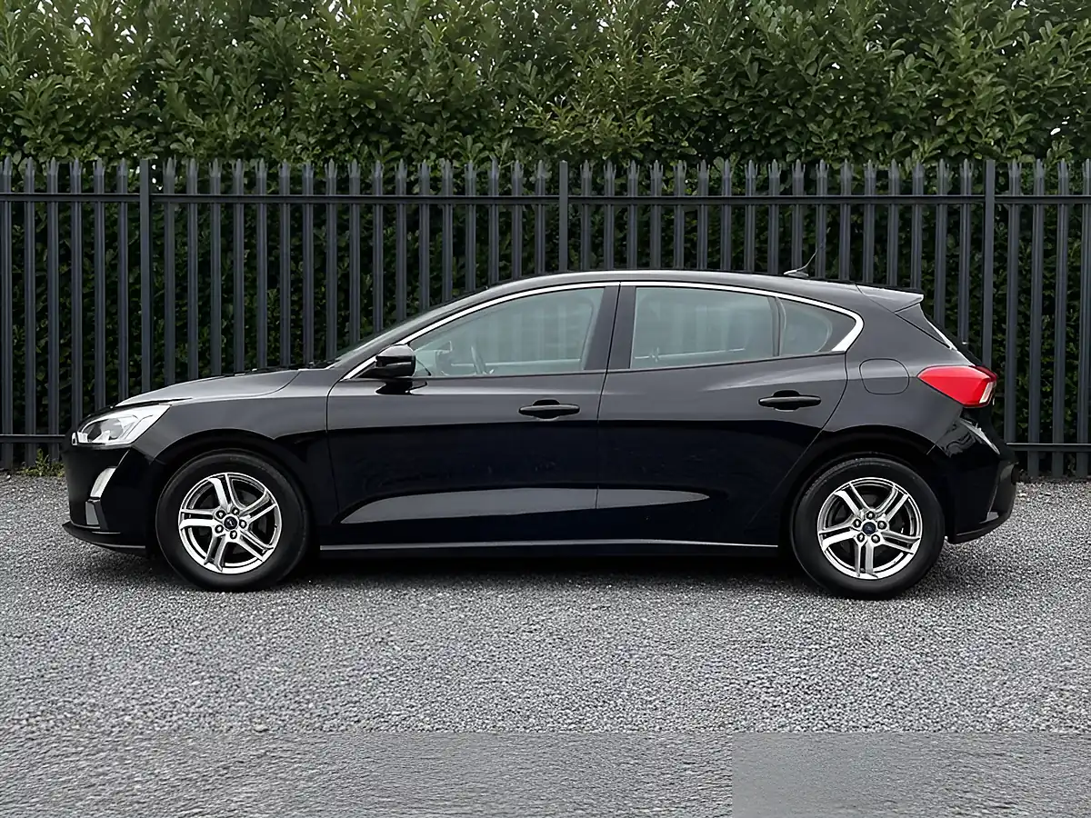 Used 2018 Ford Focus Zetec Black - Interior and Exterior details 2