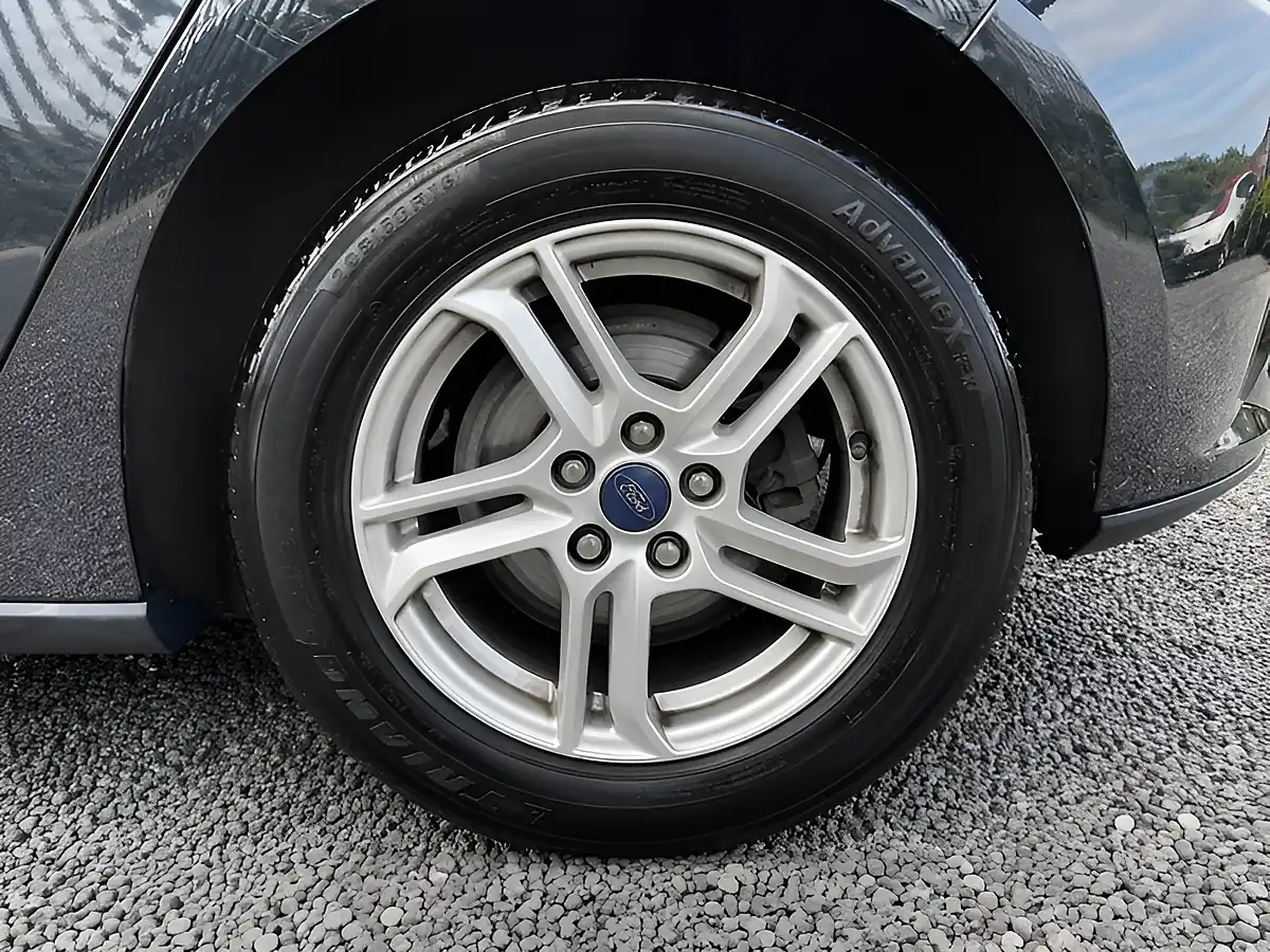 Used 2018 Ford Focus Zetec Black - Interior and Exterior details 9