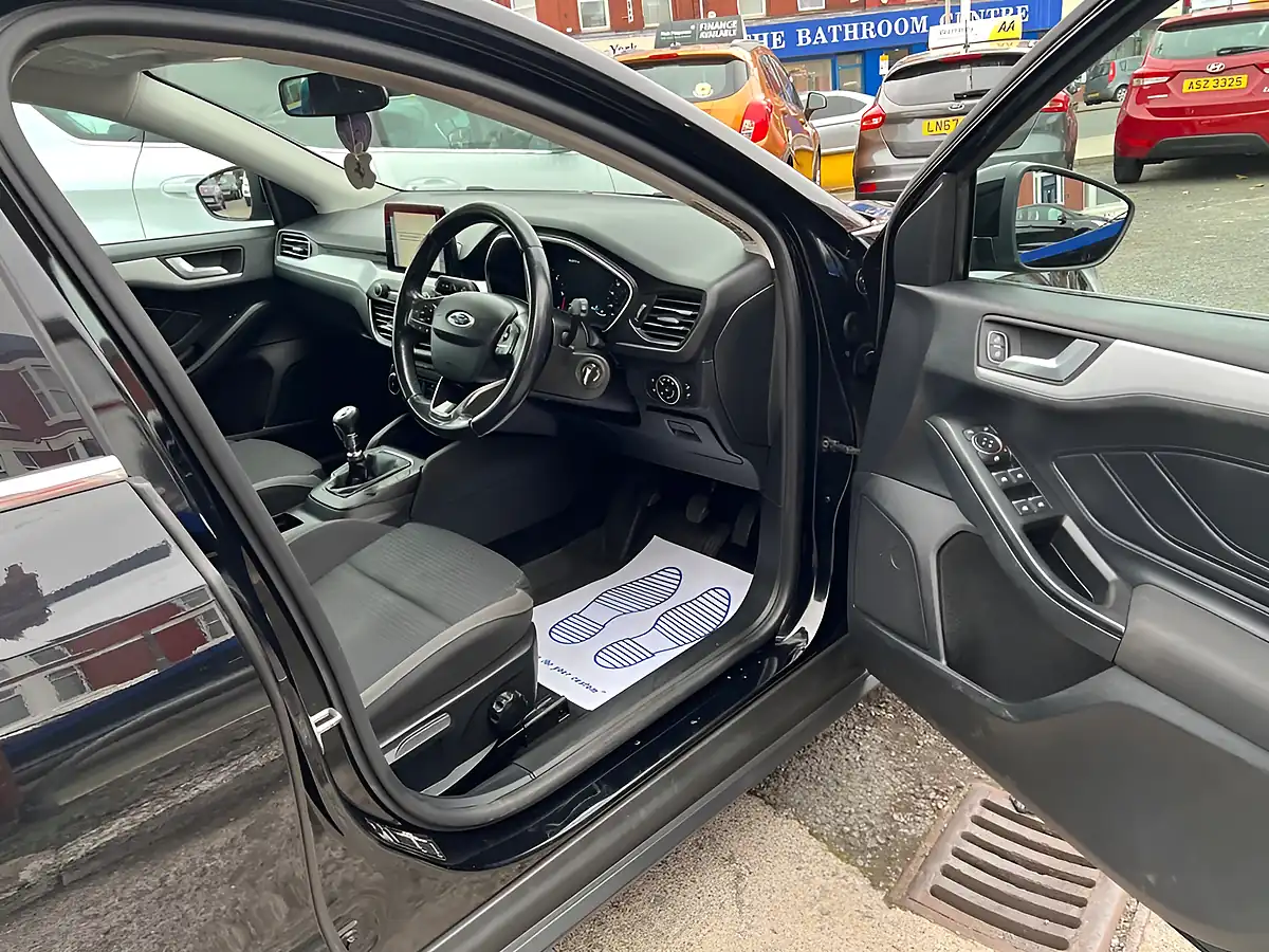 Used 2018 Ford Focus Zetec Black - Interior and Exterior details 10