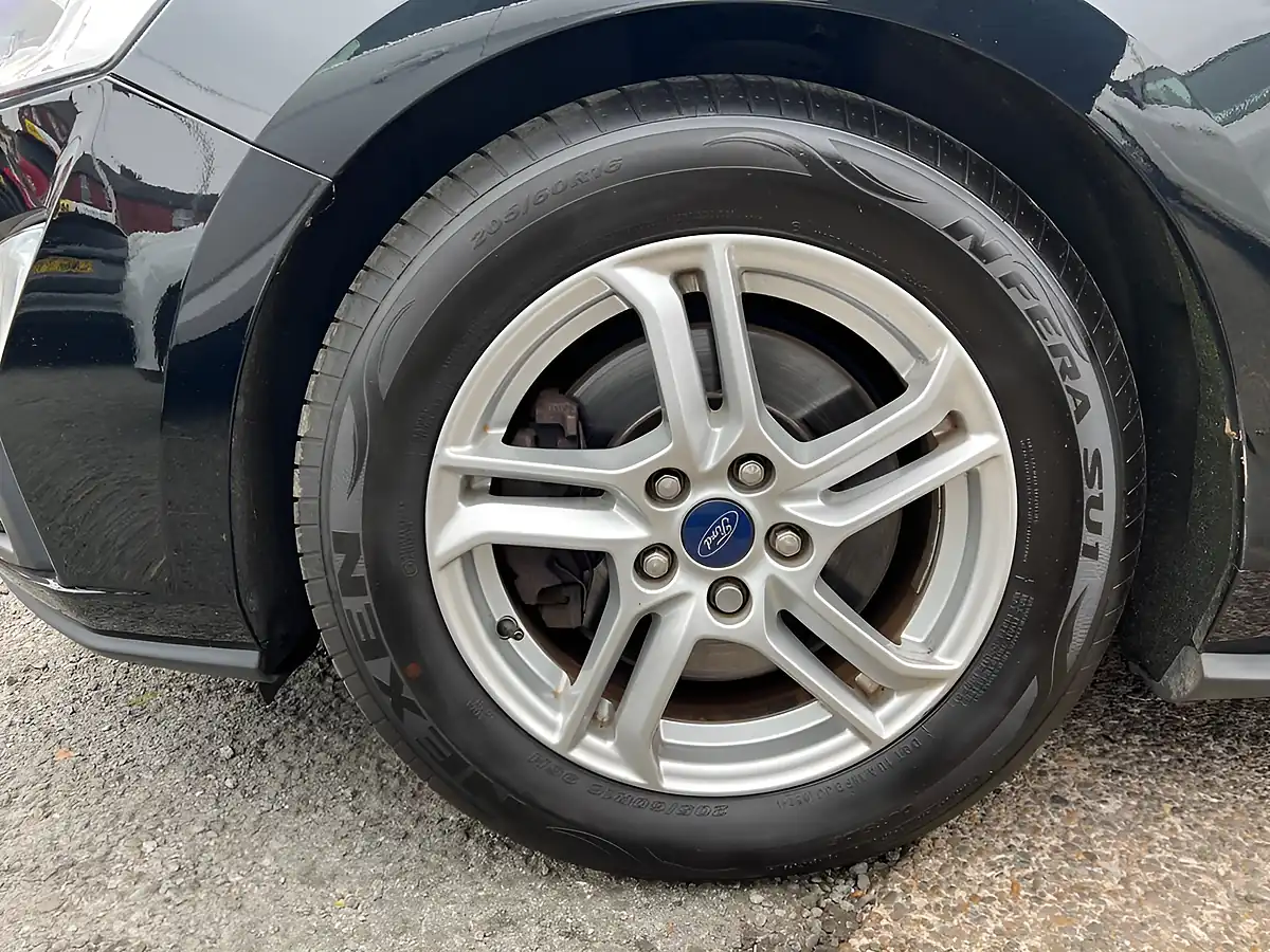 Used 2018 Ford Focus Zetec Black - Interior and Exterior details 19