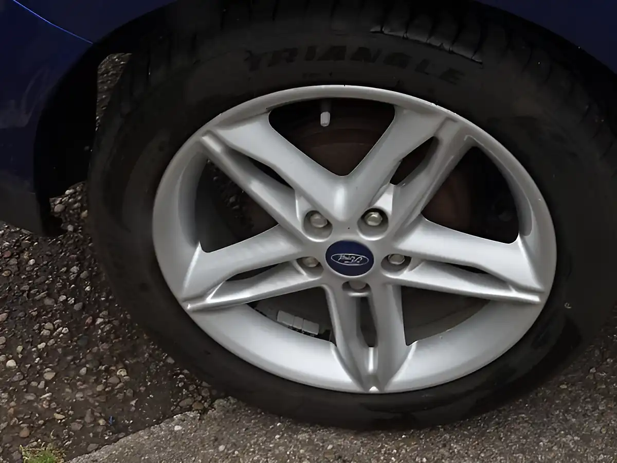 Used 2018 Ford Focus Zetec Edition Blue - Interior and Exterior details 11