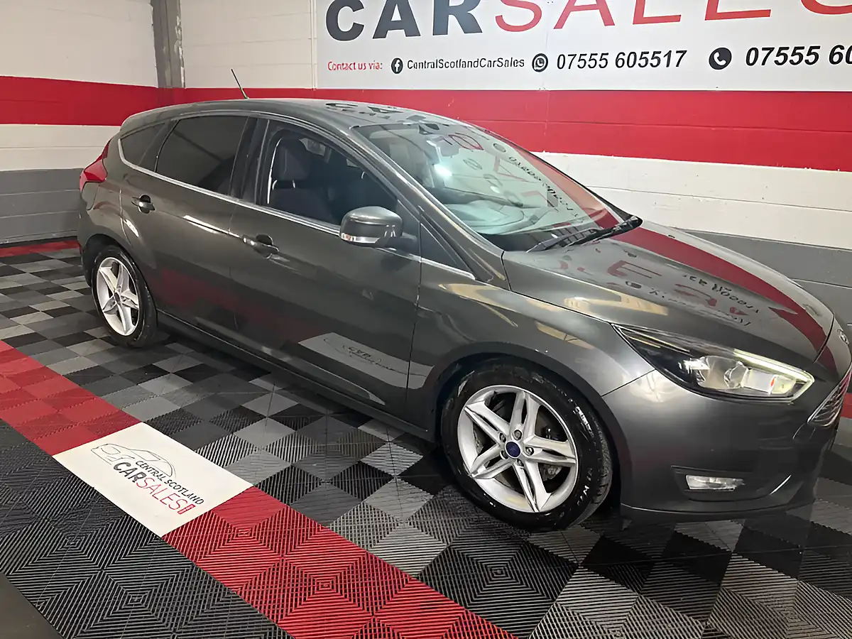 Used 2018 Ford Focus Zetec Edition Grey - Front View