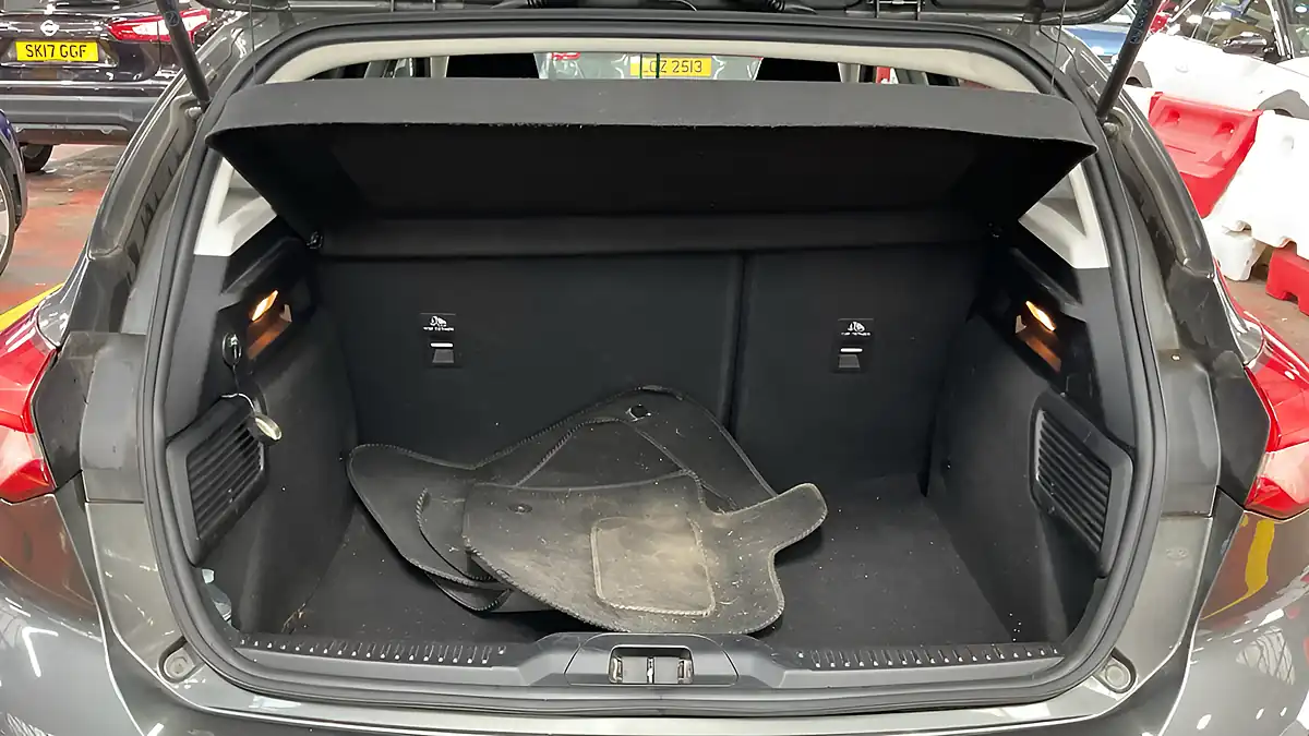 Used 2018 Ford Focus Zetec Grey - Interior and Exterior details 3