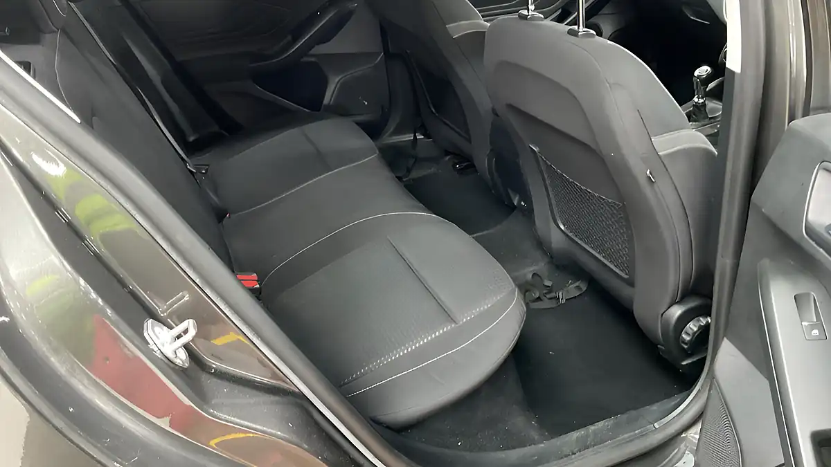 Used 2018 Ford Focus Zetec Grey - Interior and Exterior details 4