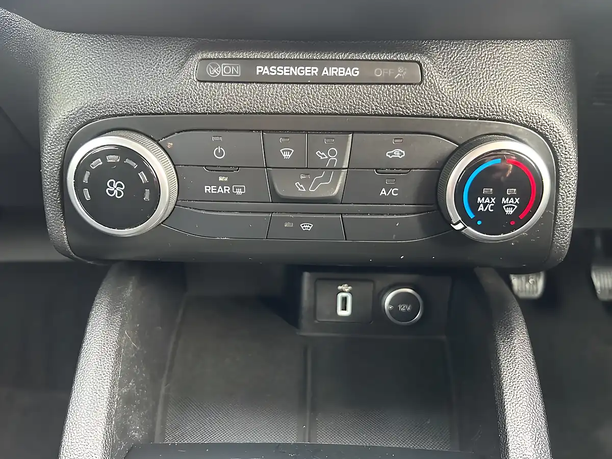 Used 2018 Ford Focus Zetec Grey - Interior and Exterior details 15
