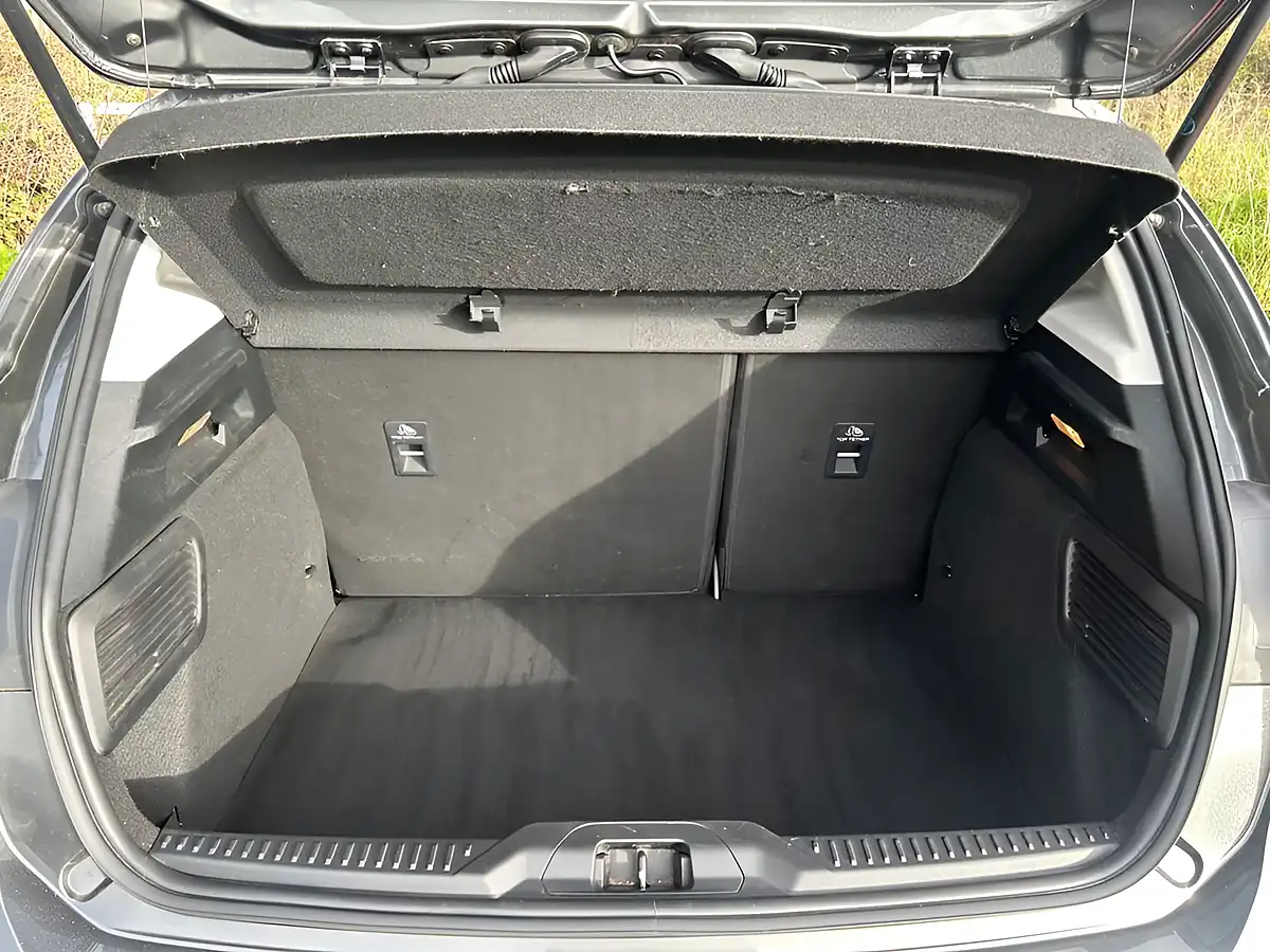 Used 2018 Ford Focus Zetec Grey - Interior and Exterior details 9