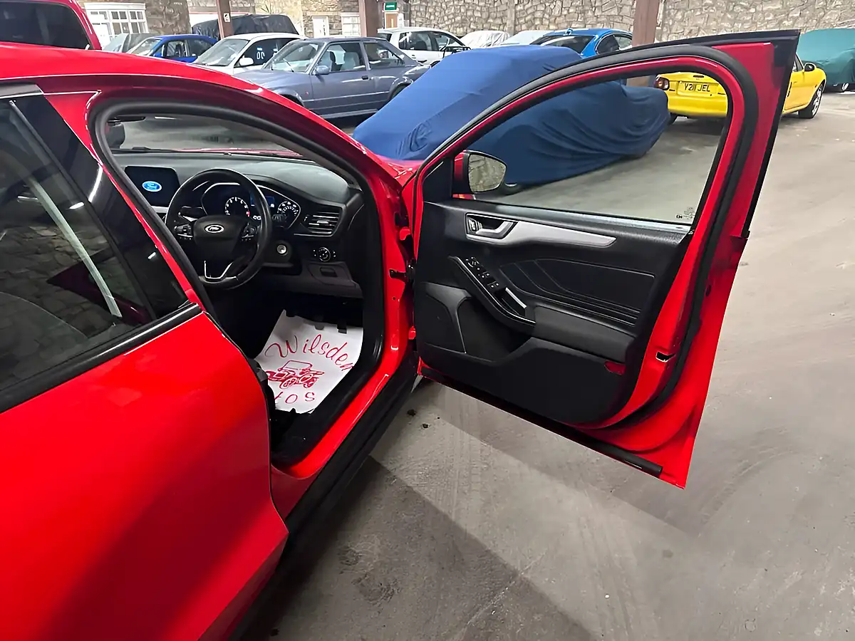 Used 2018 Ford Focus Zetec Red - Interior and Exterior details 9